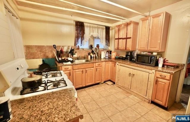 99 Grafton Avenue, Newark, NJ 07104