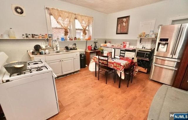 99 Grafton Avenue, Newark, NJ 07104