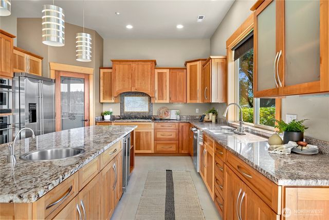 2076 Dellesta Drive, Bellingham, WA 98226