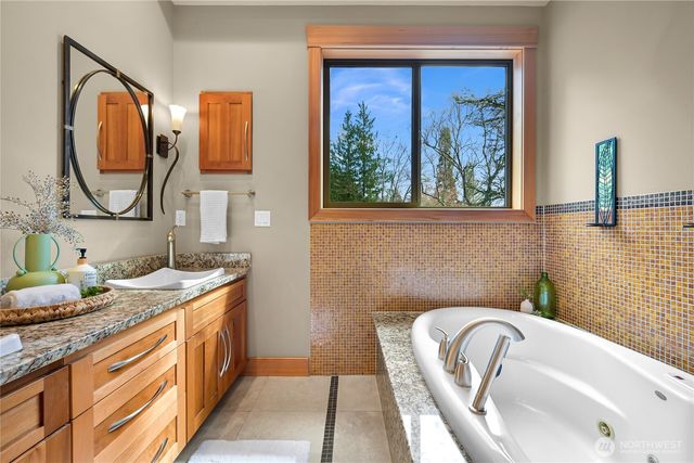 2076 Dellesta Drive, Bellingham, WA 98226