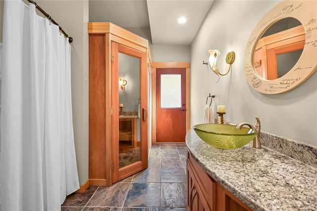 2076 Dellesta Drive, Bellingham, WA 98226