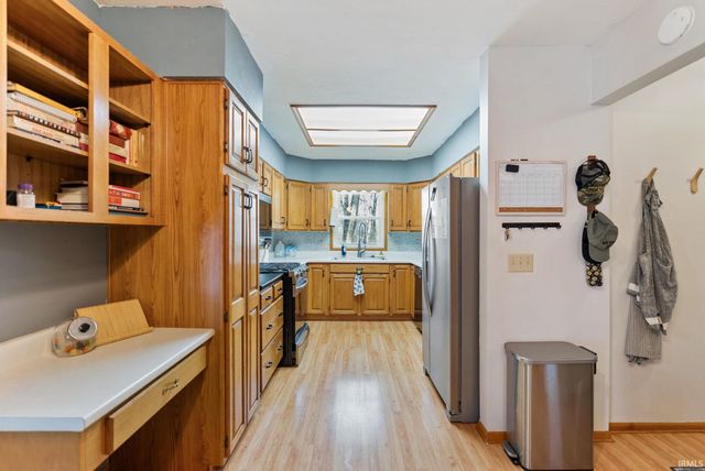 9902 Spur Creek Court, Fort Wayne, IN 46825