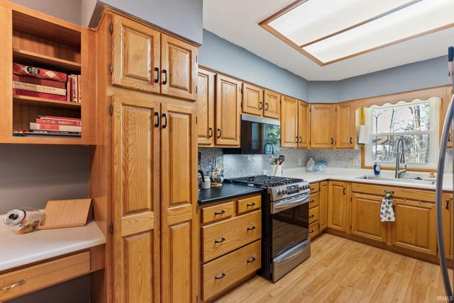 9902 Spur Creek Court, Fort Wayne, IN 46825