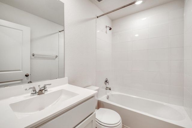 346 Bull Lake CIR, Buda, TX 78610