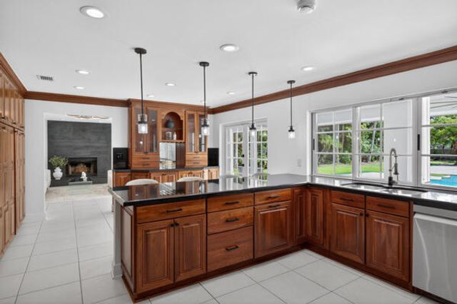 5510 W CASTLEGATE Avenue, Davie, FL 33331