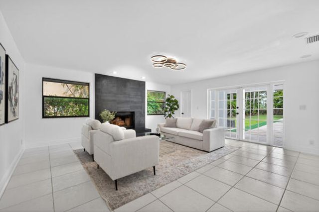 5510 W CASTLEGATE Avenue, Davie, FL 33331