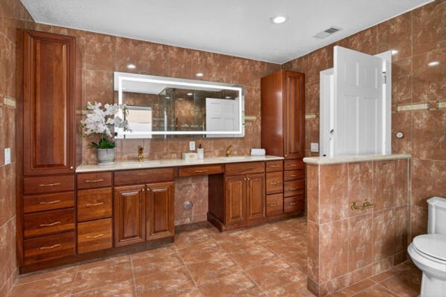 5510 W CASTLEGATE Avenue, Davie, FL 33331