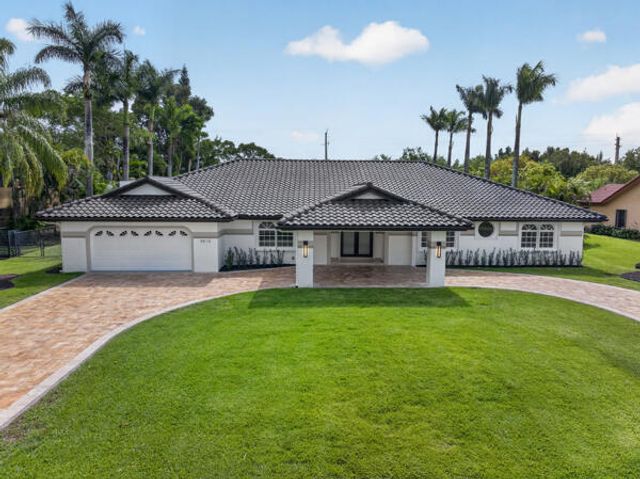 5510 W CASTLEGATE Avenue, Davie, FL 33331