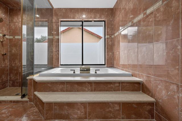 5510 W CASTLEGATE Avenue, Davie, FL 33331