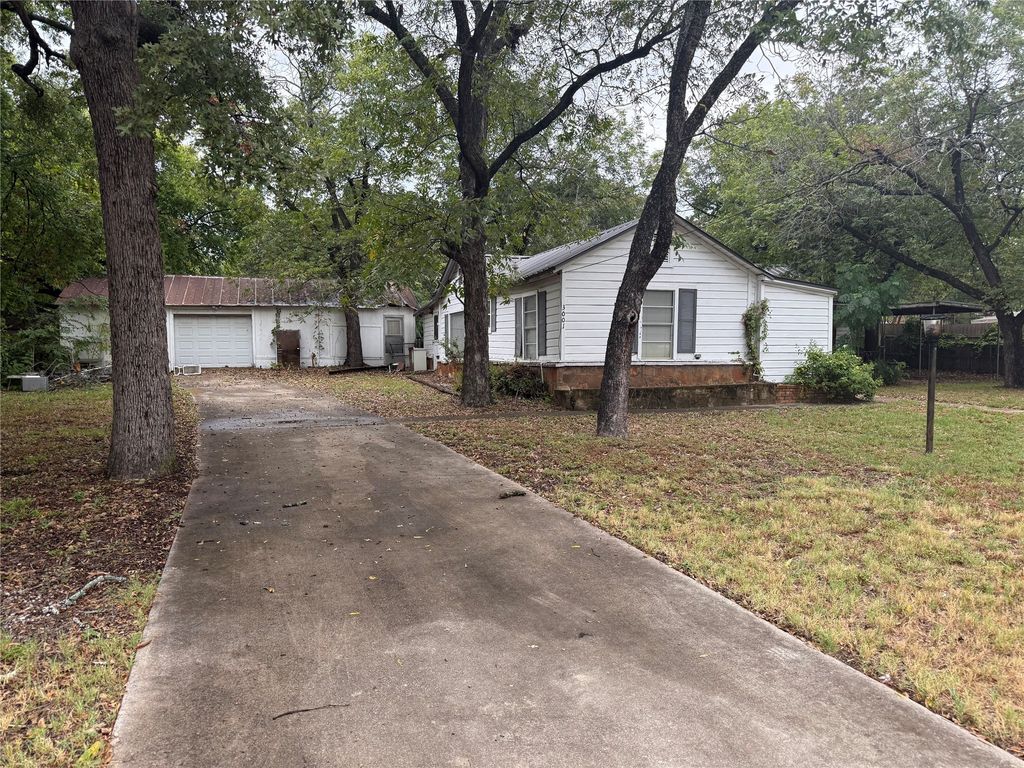 3001 Huron Trail, Lake Worth, TX 76135