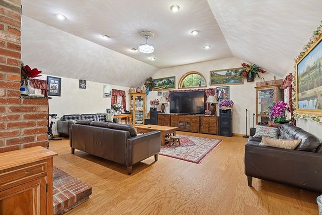 35 Burnap St., Auburn, MA 01501