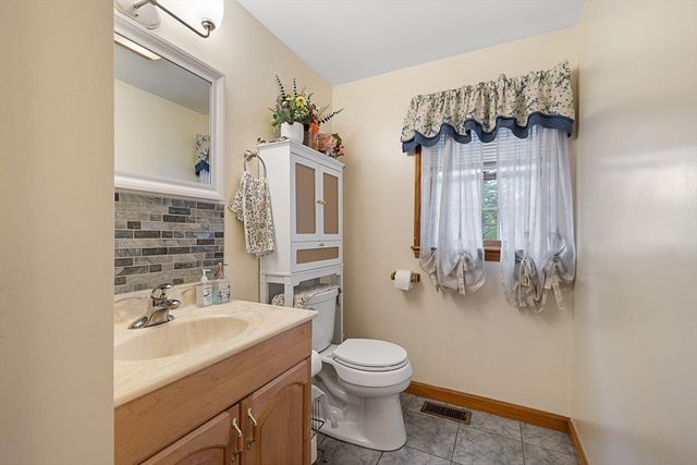 35 Burnap St., Auburn, MA 01501