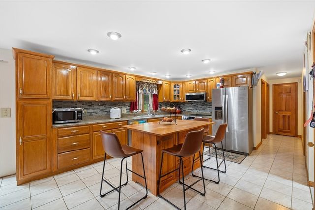 35 Burnap St., Auburn, MA 01501