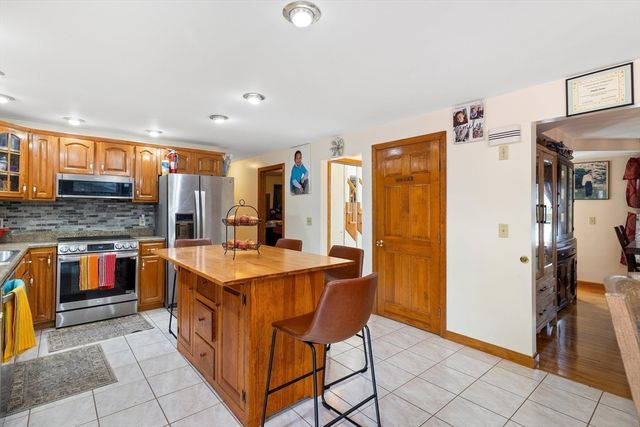 35 Burnap St., Auburn, MA 01501