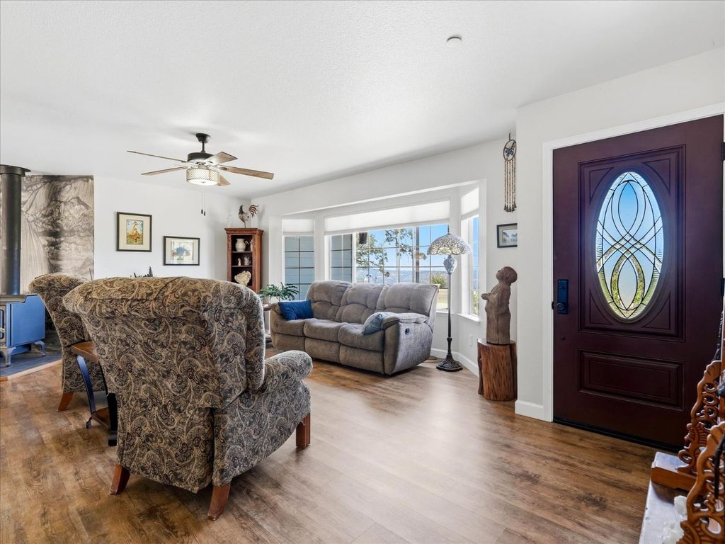 Image 10 of property listing at 30491 Sentinel Drive, Coarsegold, CA 93614