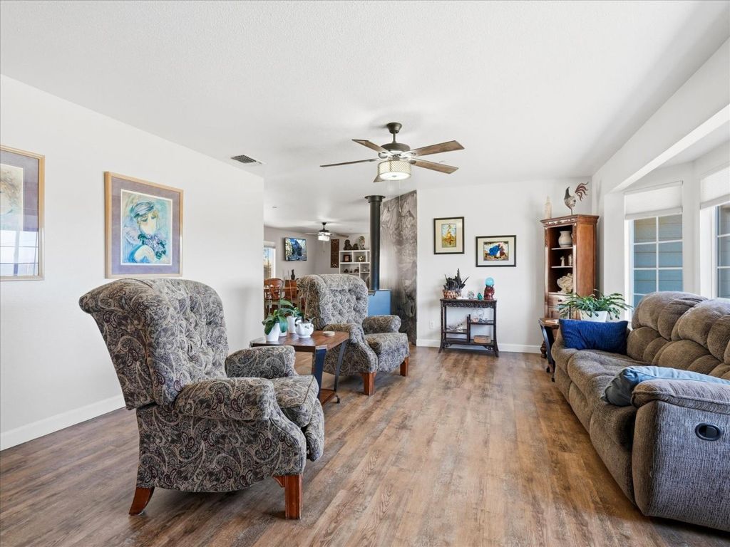 Image 11 of property listing at 30491 Sentinel Drive, Coarsegold, CA 93614
