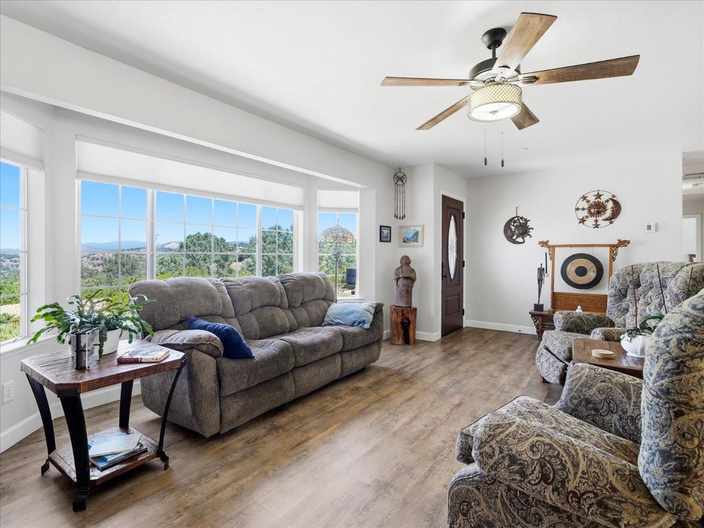 Image 12 of property listing at 30491 Sentinel Drive, Coarsegold, CA 93614