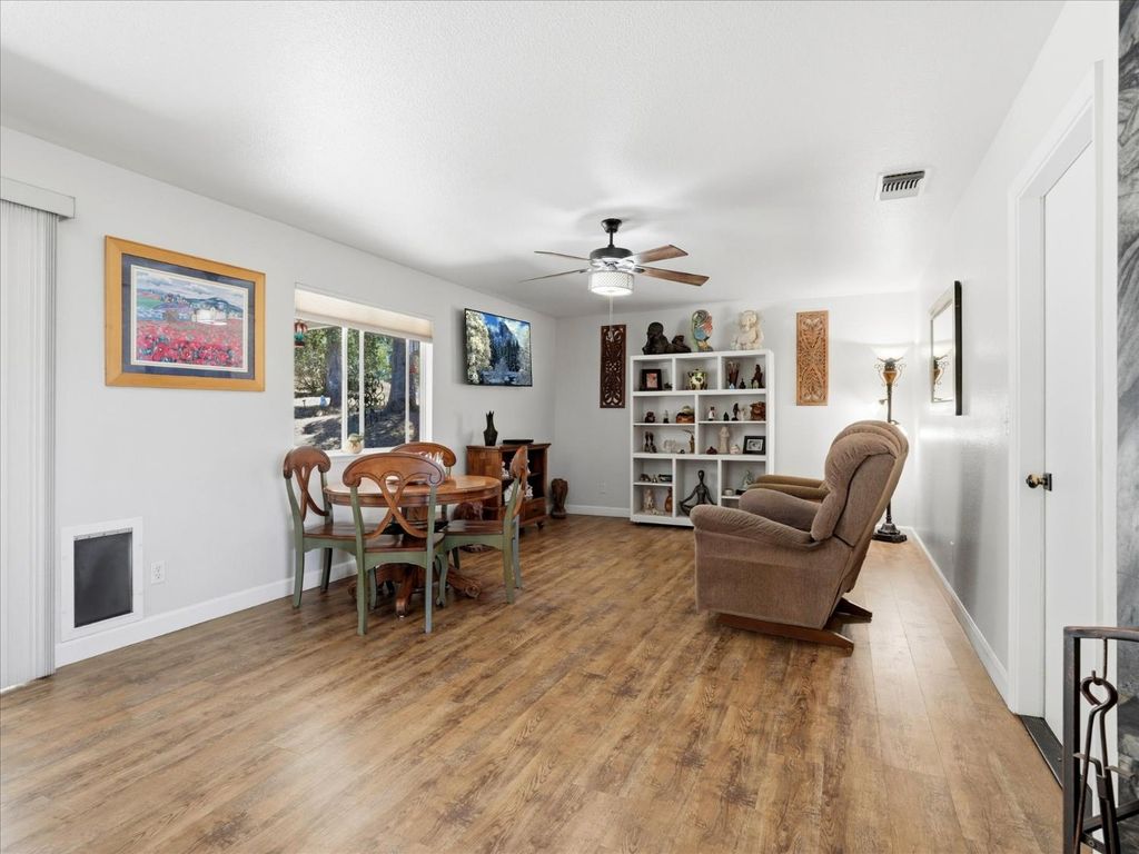 Image 14 of property listing at 30491 Sentinel Drive, Coarsegold, CA 93614