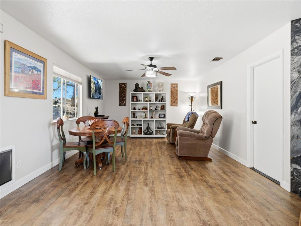 Image 15 of property listing at 30491 Sentinel Drive, Coarsegold, CA 93614