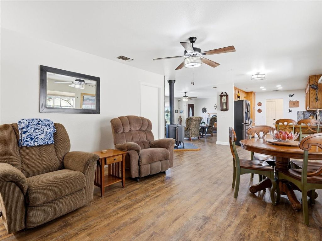 Image 16 of property listing at 30491 Sentinel Drive, Coarsegold, CA 93614