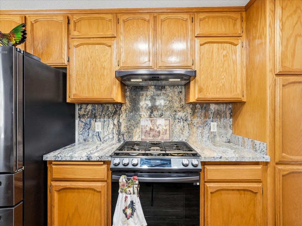 Image 18 of property listing at 30491 Sentinel Drive, Coarsegold, CA 93614