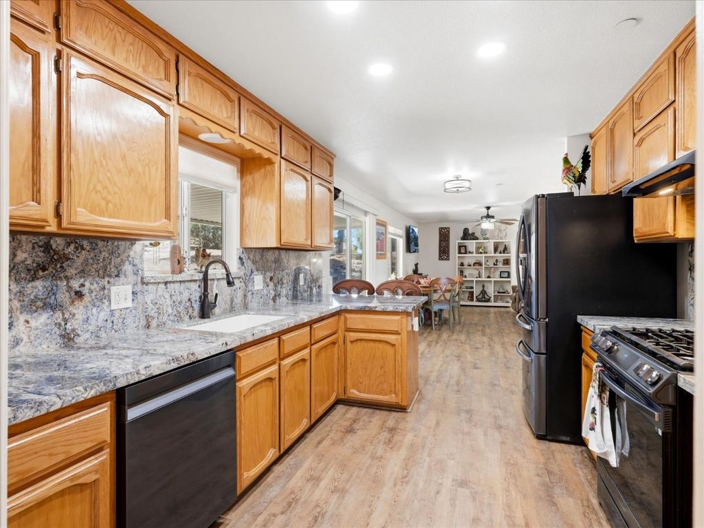 Image 20 of property listing at 30491 Sentinel Drive, Coarsegold, CA 93614