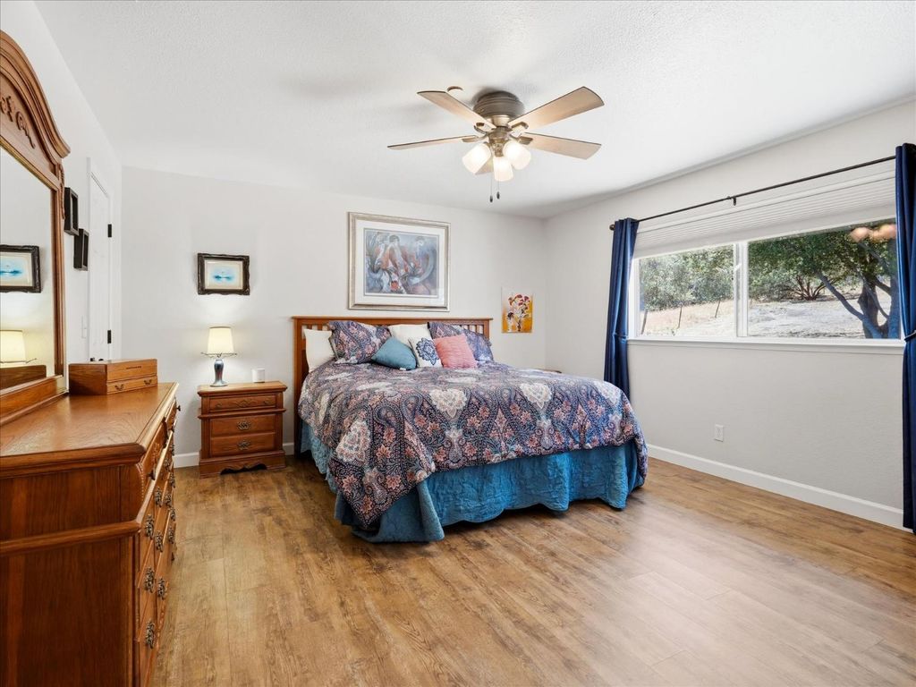 Image 22 of property listing at 30491 Sentinel Drive, Coarsegold, CA 93614
