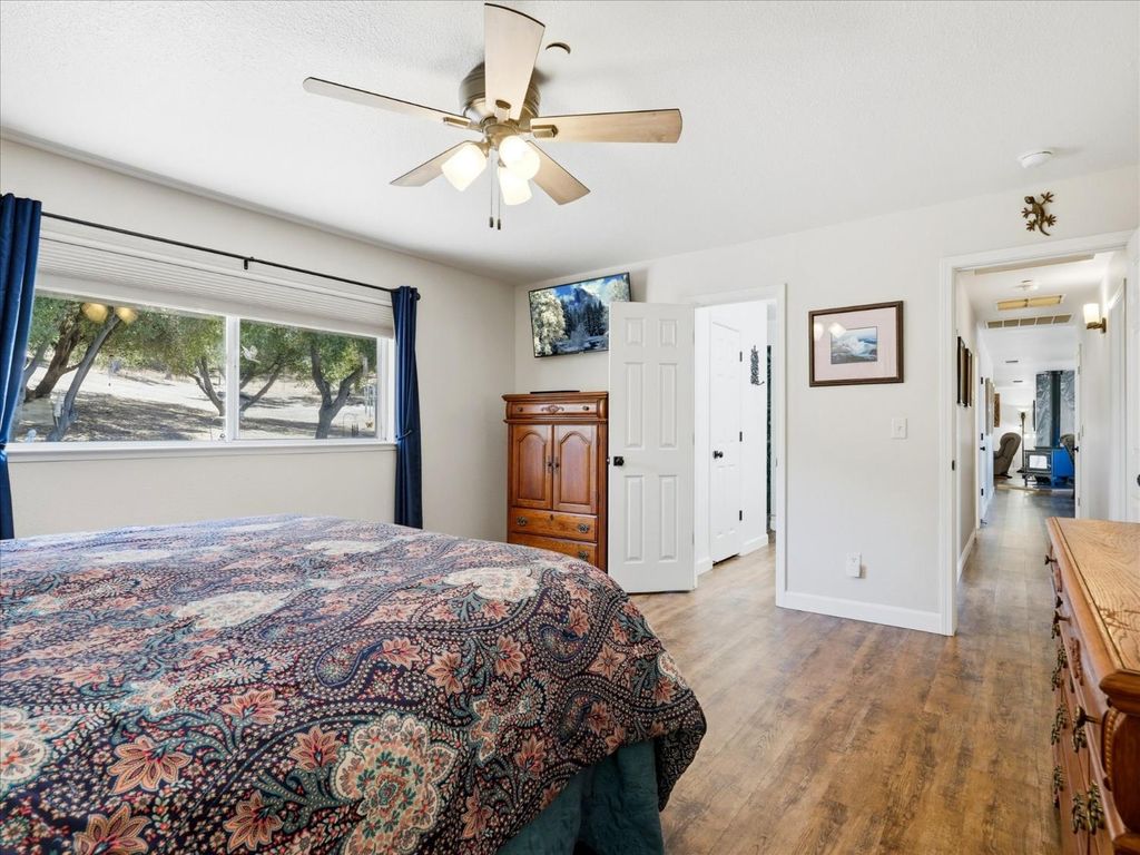 Image 24 of property listing at 30491 Sentinel Drive, Coarsegold, CA 93614
