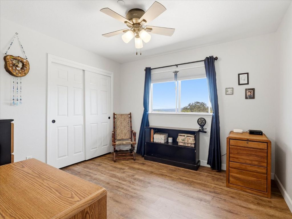 Image 29 of property listing at 30491 Sentinel Drive, Coarsegold, CA 93614