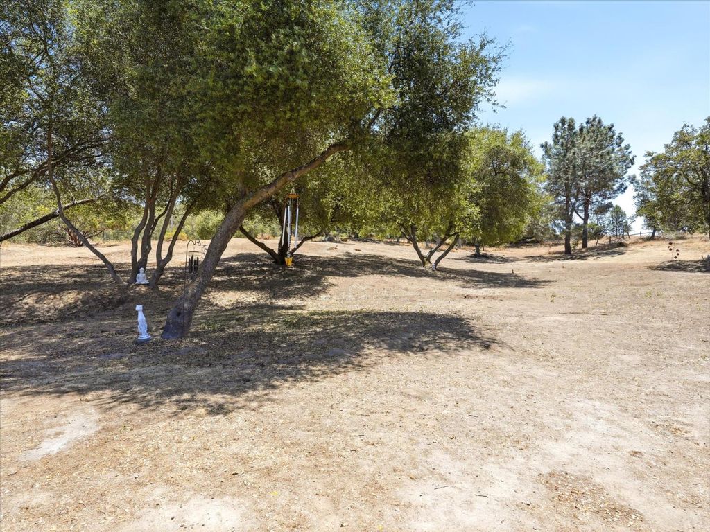 Image 32 of property listing at 30491 Sentinel Drive, Coarsegold, CA 93614