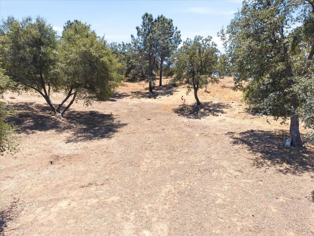 Image 37 of property listing at 30491 Sentinel Drive, Coarsegold, CA 93614