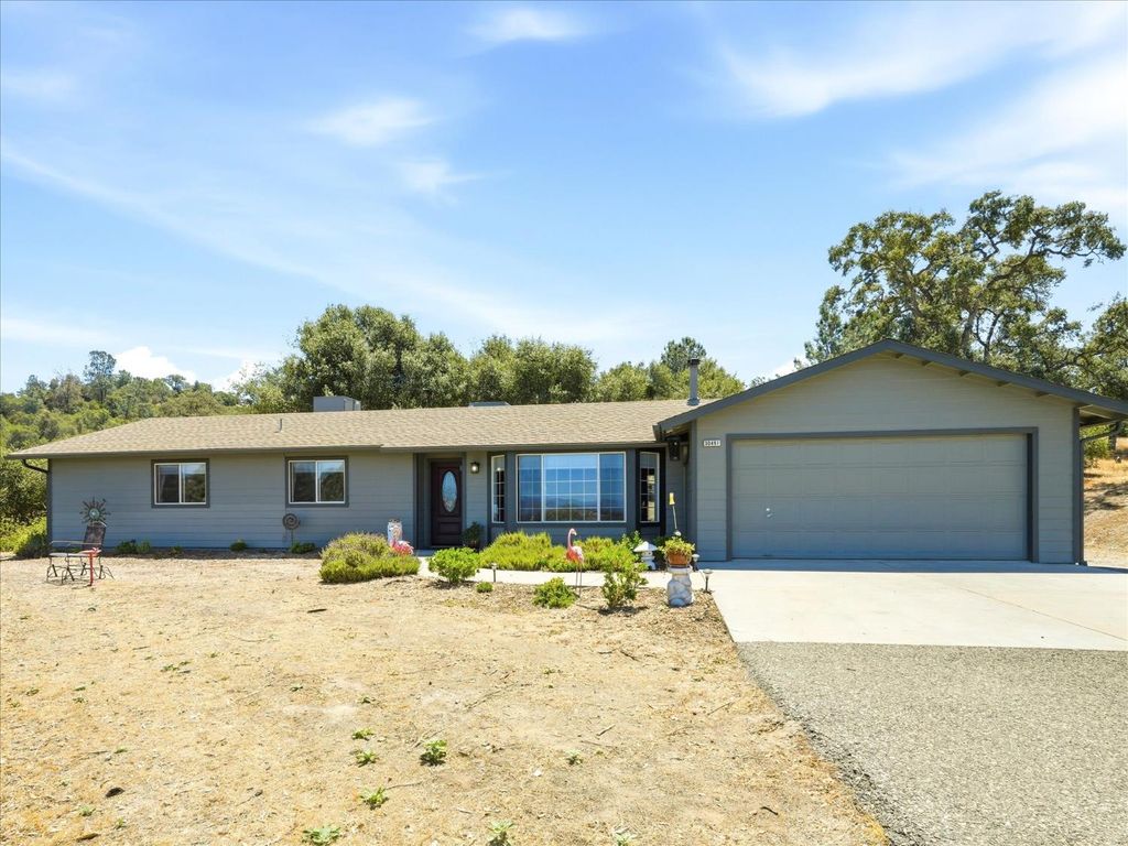 Image 4 of property listing at 30491 Sentinel Drive, Coarsegold, CA 93614