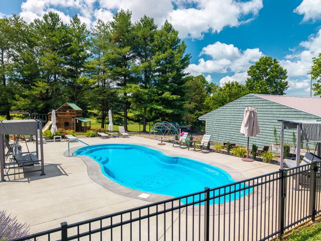 2003 Merlin Avenue, Somerset, KY 42503