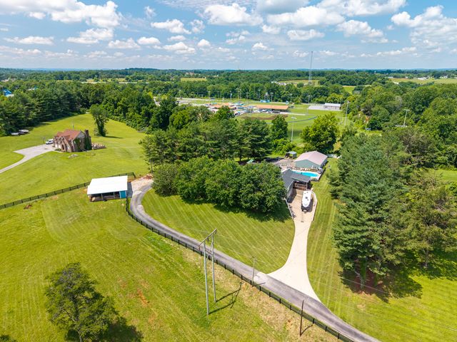 2003 Merlin Avenue, Somerset, KY 42503