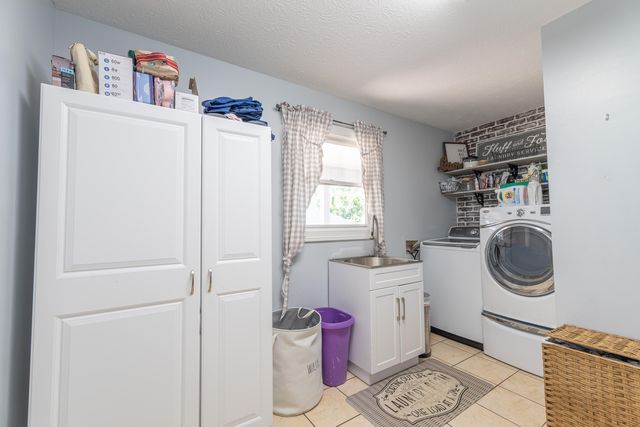 2003 Merlin Avenue, Somerset, KY 42503