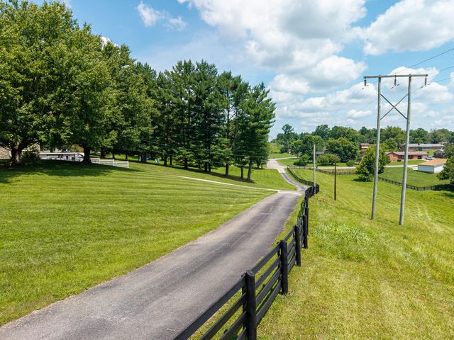 2003 Merlin Avenue, Somerset, KY 42503