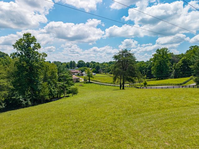 2003 Merlin Avenue, Somerset, KY 42503