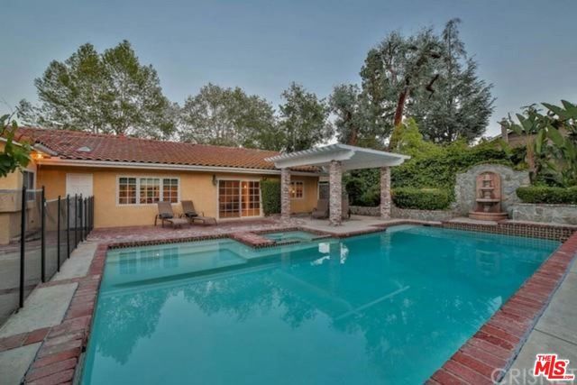 4949 PALOMAR Drive, Tarzana (los Angeles), CA 91356