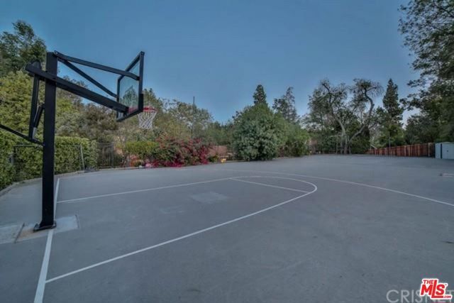 4949 PALOMAR Drive, Tarzana (los Angeles), CA 91356