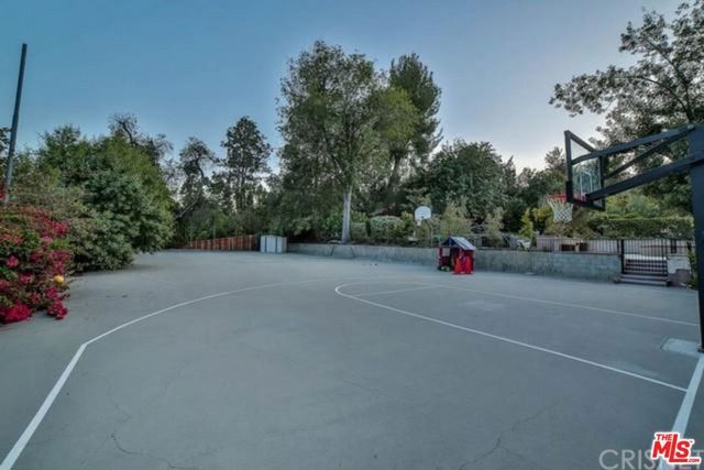 4949 PALOMAR Drive, Tarzana (los Angeles), CA 91356