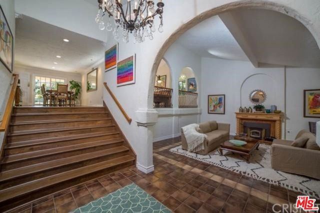 4949 PALOMAR Drive, Tarzana (los Angeles), CA 91356