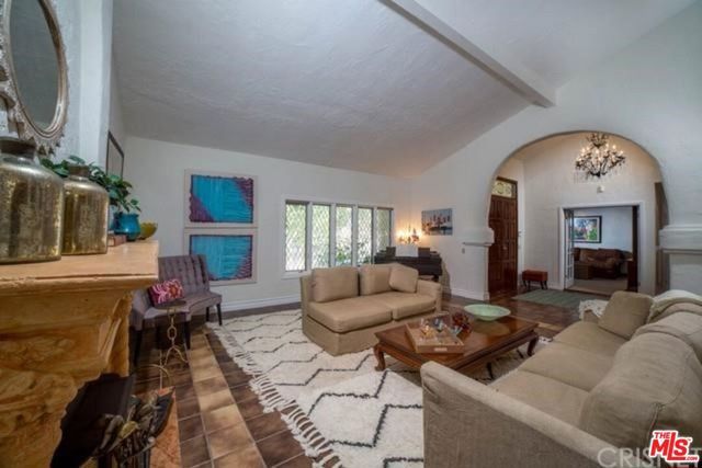 4949 PALOMAR Drive, Tarzana (los Angeles), CA 91356