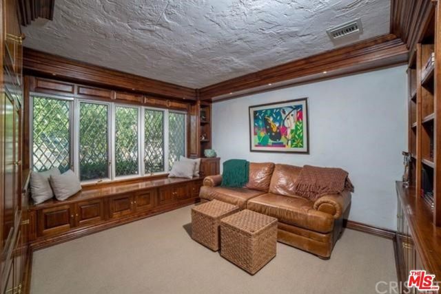 4949 PALOMAR Drive, Tarzana (los Angeles), CA 91356