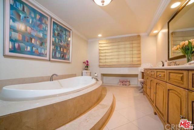 4949 PALOMAR Drive, Tarzana (los Angeles), CA 91356