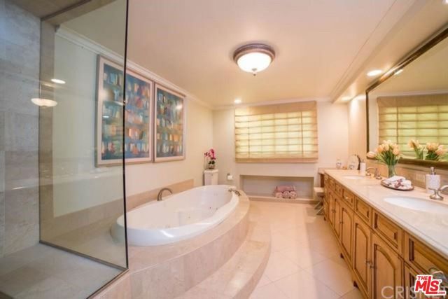4949 PALOMAR Drive, Tarzana (los Angeles), CA 91356