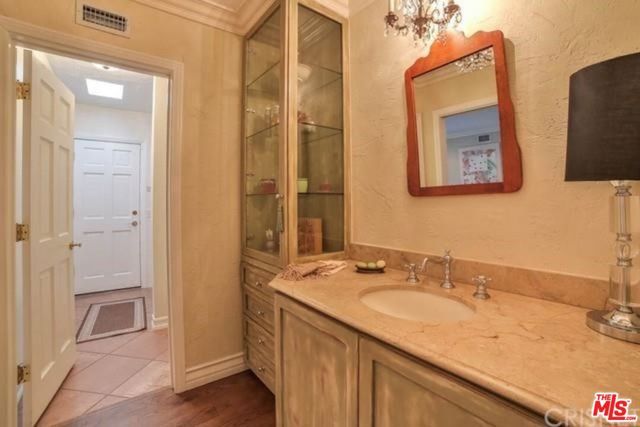 4949 PALOMAR Drive, Tarzana (los Angeles), CA 91356