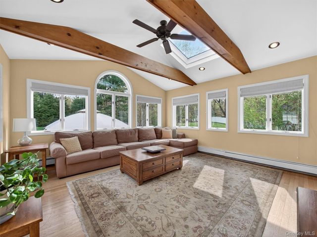 10 Michael Drive, Blauvelt, NY 10913