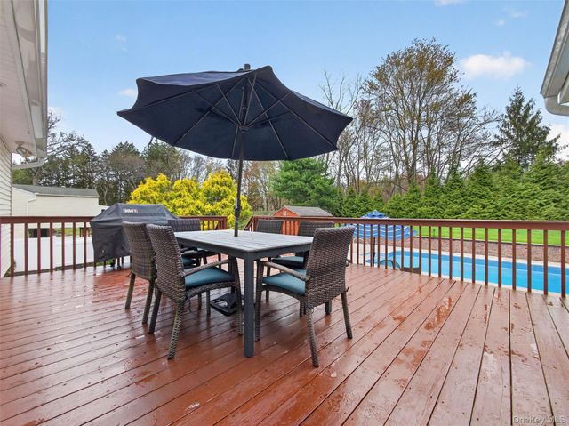 10 Michael Drive, Blauvelt, NY 10913