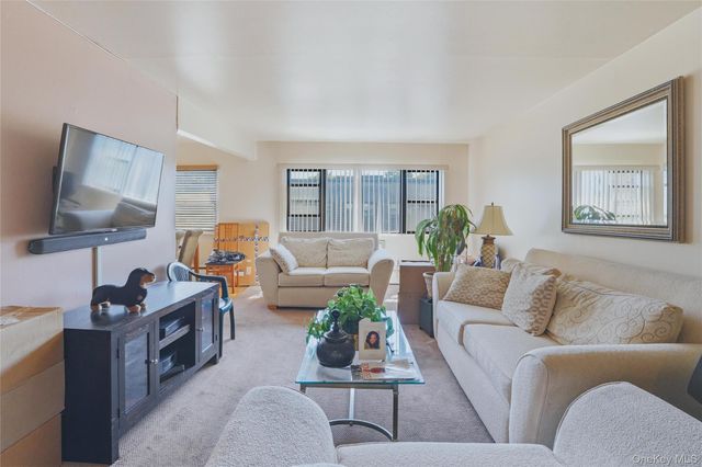 2241 Palmer Avenue 4M, New Rochelle, NY 10801