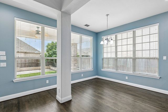 400 Warwick Boulevard, Lewisville, TX 75056